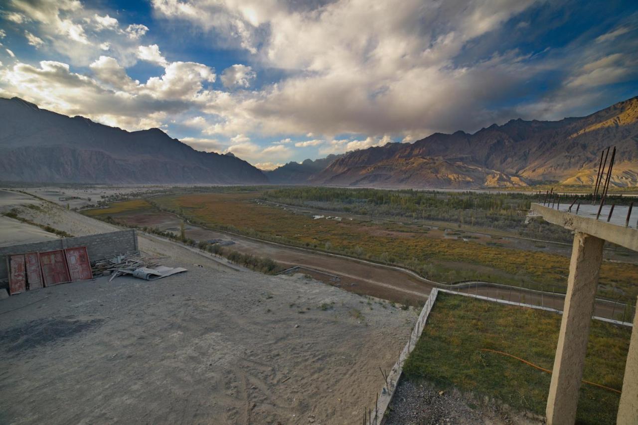 Baltistan Fort Skardu Resort מראה חיצוני תמונה