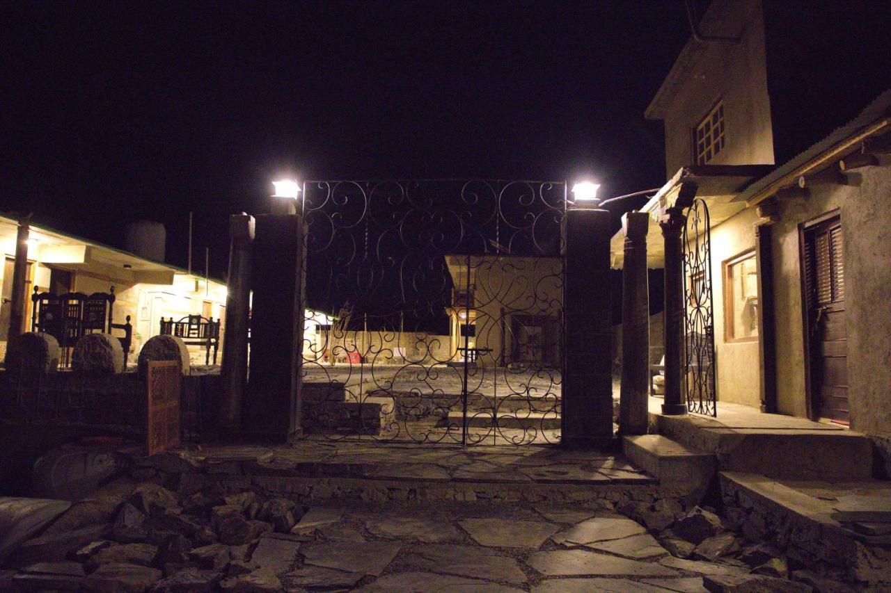 Baltistan Fort Skardu Resort מראה חיצוני תמונה