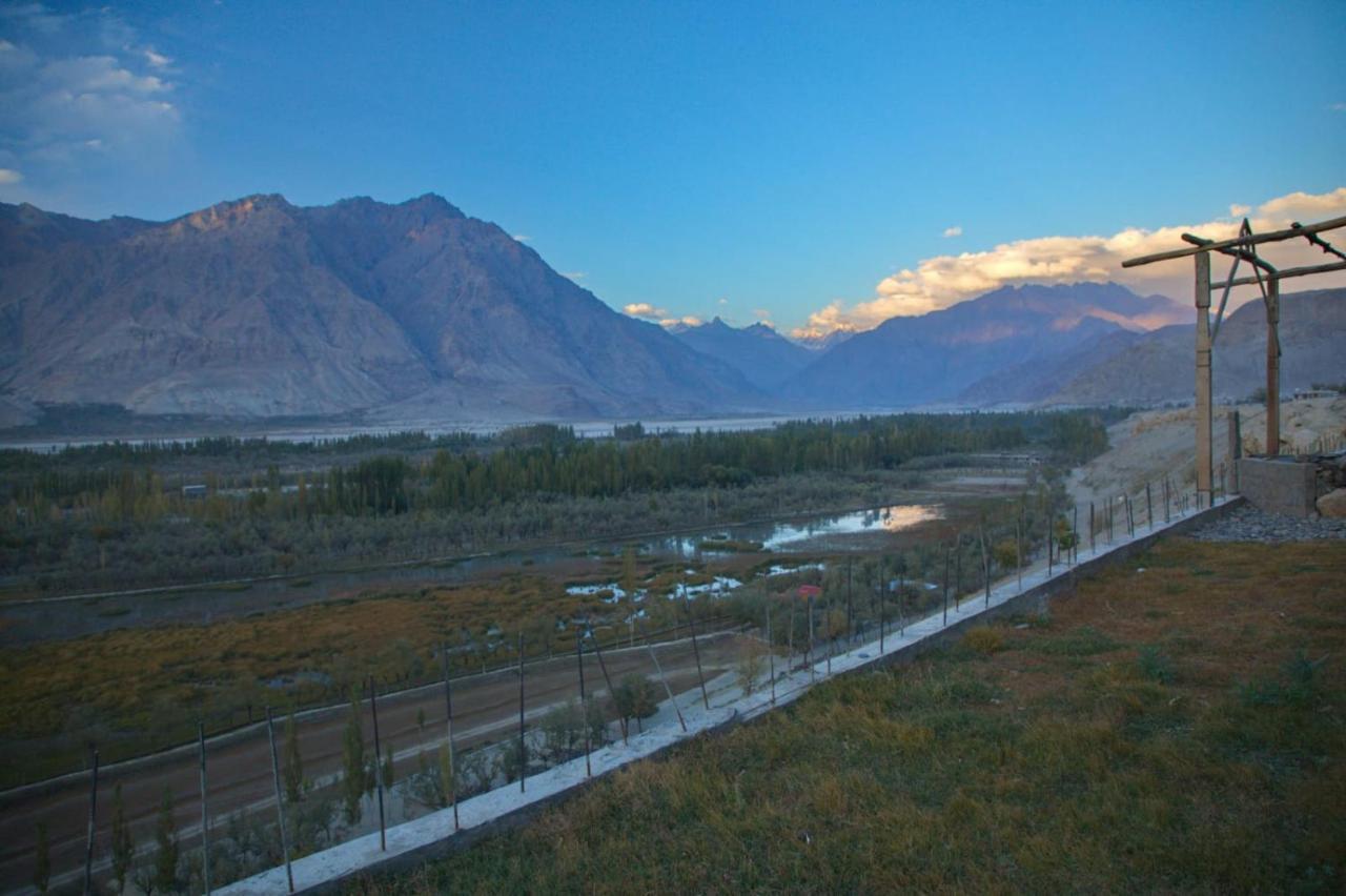 Baltistan Fort Skardu Resort מראה חיצוני תמונה